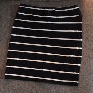 💕 3/$25 Black & White Mini Skirt
